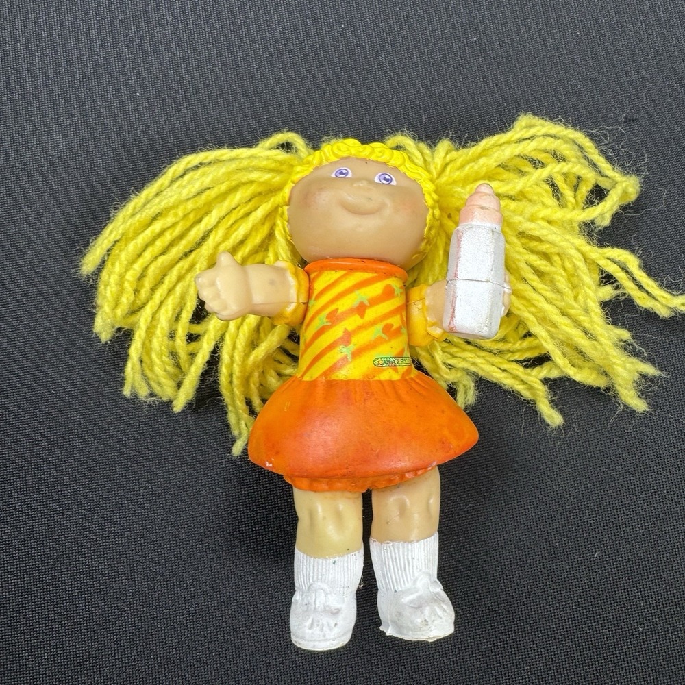 Vintage Cabbage Patch Kids Girl Yellow Yarn Hair w/ Bottle PVC Figure McDonalds